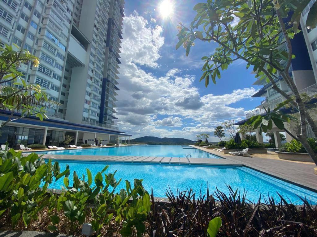 Swimmingpoolen hos eller tæt på Eighty2 House Palmyra Residence