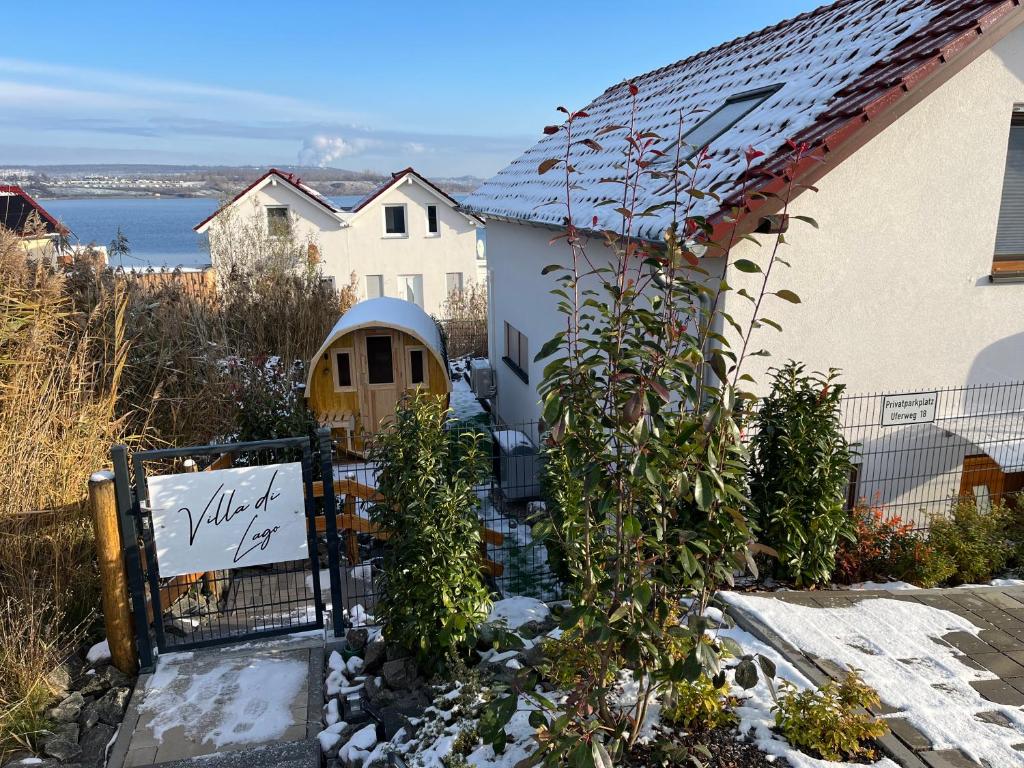 Das Gebäude in dem sich das Ferienhaus befindet