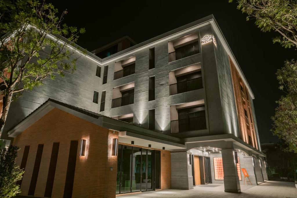 an external view of a building at night at 綉溪安平 in Anping