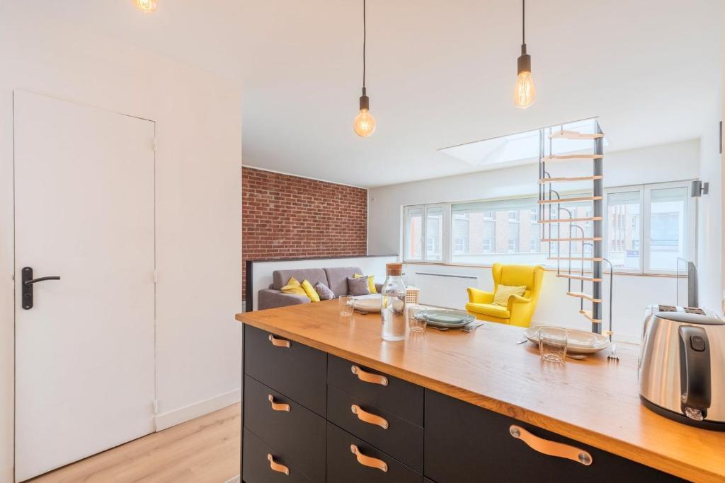 Kuchyňa alebo kuchynka v ubytovaní Appartement lumineux avec rooftop et garage privé.