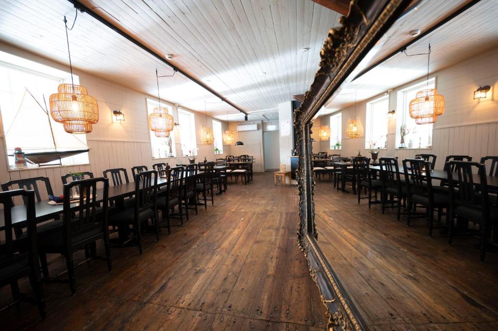 Restaurace v ubytování Kapten Billes Restaurang och Logi