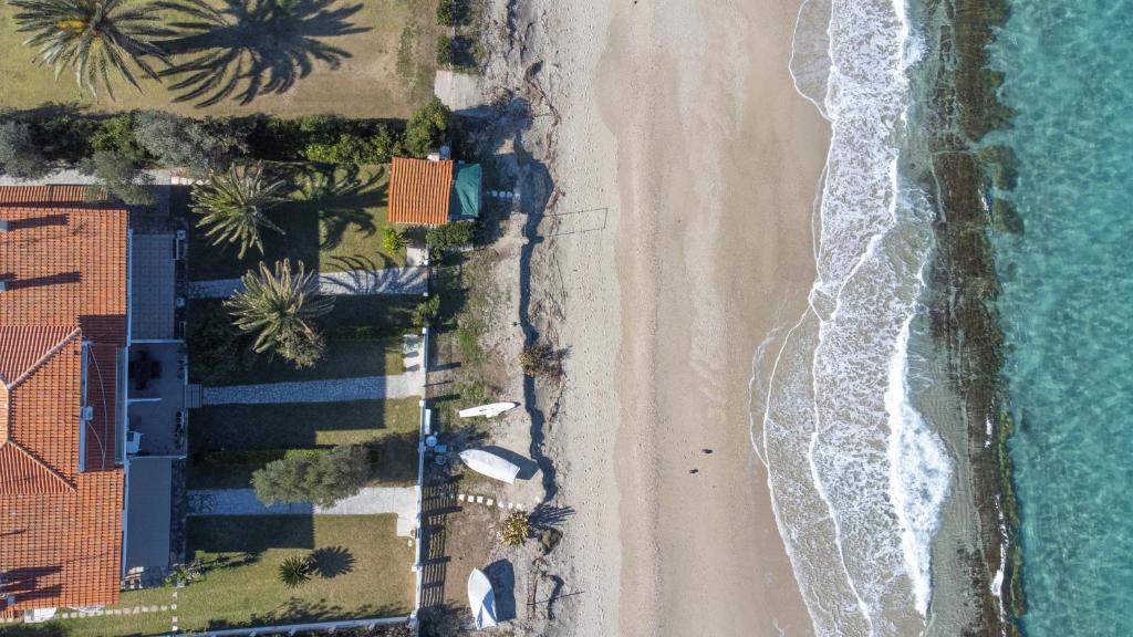 Gallery image of Kapa Maisonette - Beachfront, 3 min walk to Mamalouka in Hanioti