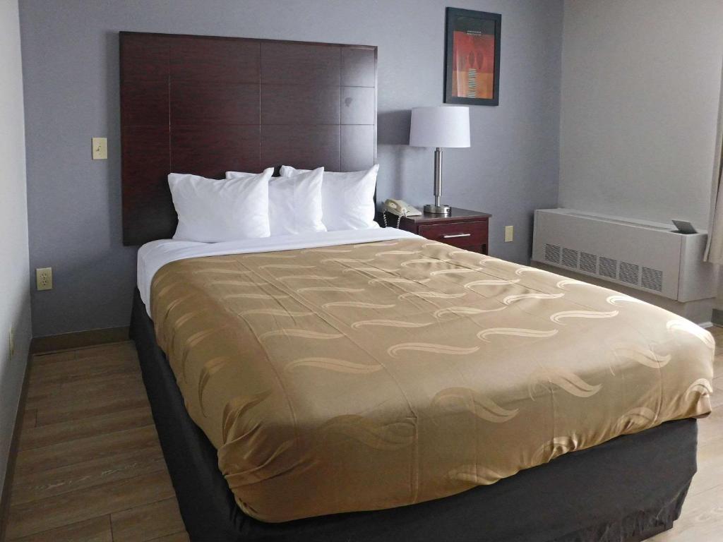 Postel nebo postele na pokoji v ubytování Quality Inn Colchester - Burlington