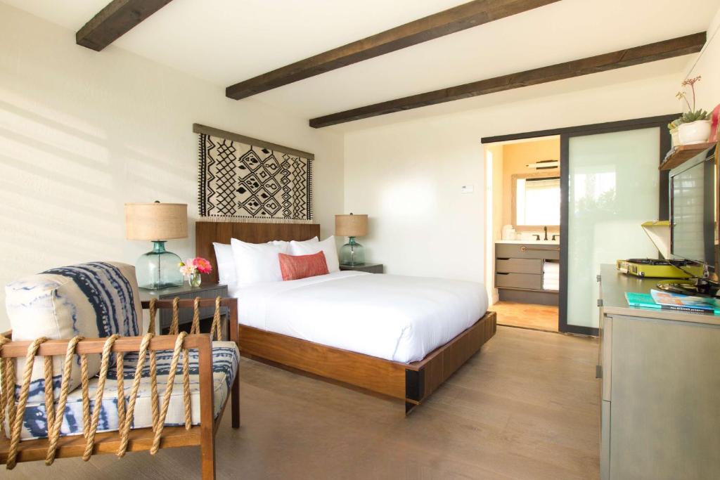 The Leta Santa Barbara Goleta, Tapestry Collection by Hilton - Koningin Kamer