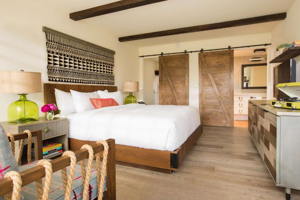 The Leta Santa Barbara Goleta, Tapestry Collection by Hilton - Queen Kamer Met Uitzicht Op Het Zwembad