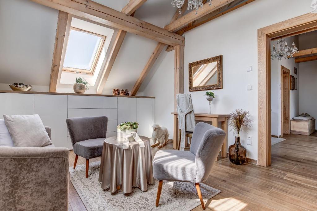 Część wypoczynkowa w obiekcie Wellness apartmány Český ráj & Biokolna