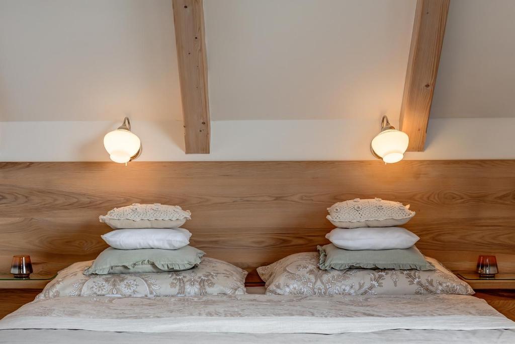 Łóżko lub łóżka w pokoju w obiekcie Wellness apartmány Český ráj & Biokolna