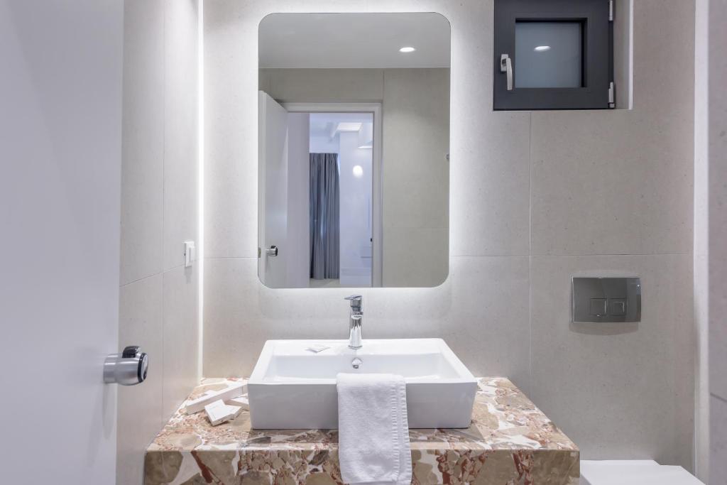 Koupelna v ubytování Iraklion Hotel