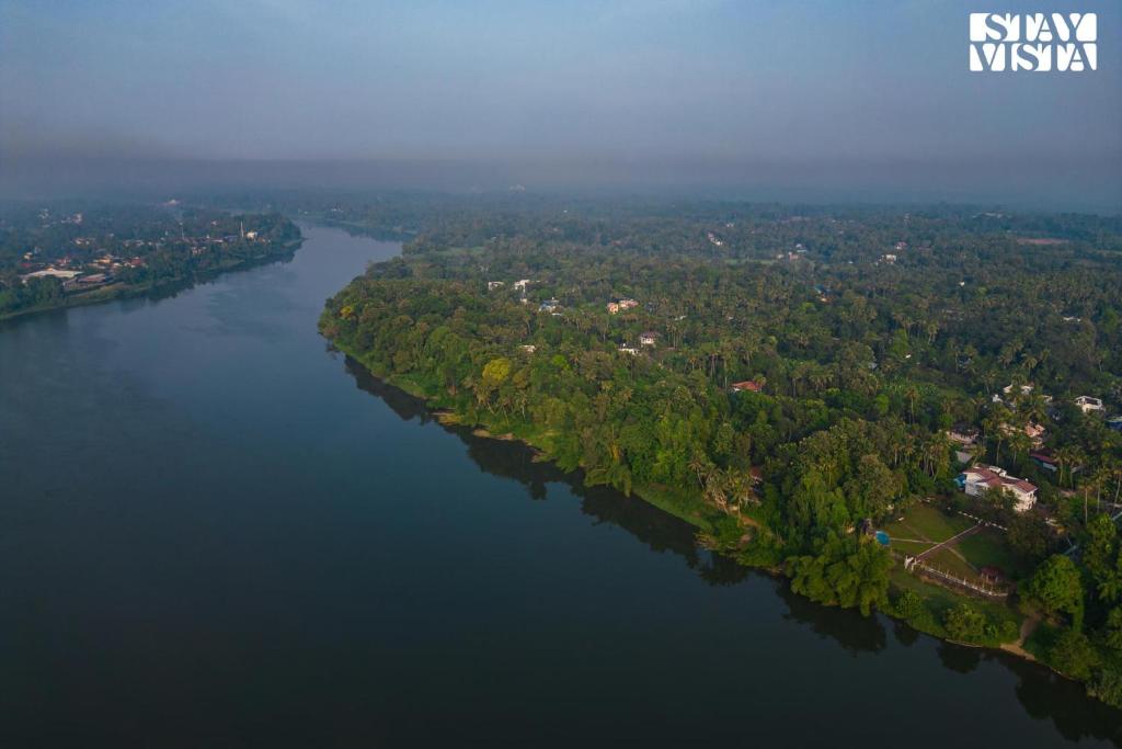 StayVista at Periyar Palace- Pet Friendly, River View Villa with Garden - Villa