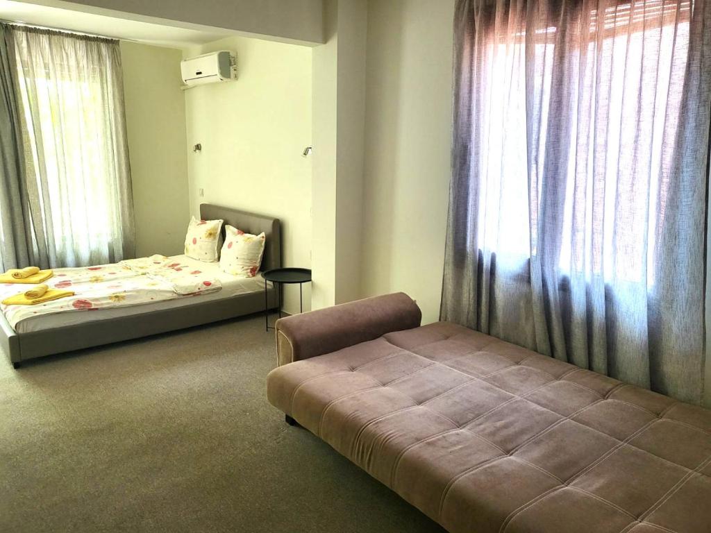 Un pat sau paturi într-o cameră la Globus Kiten