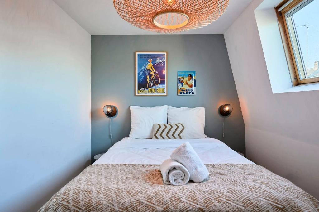 Posteľ alebo postele v izbe v ubytovaní Renovated 3 bedroom house with terrace