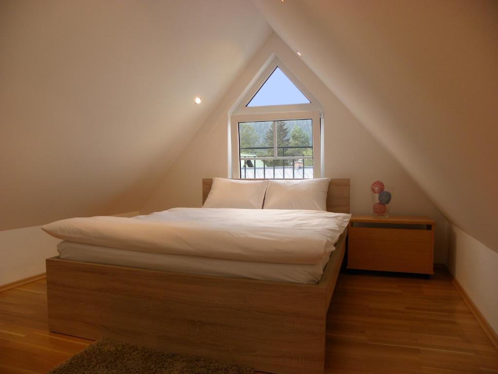 Postel nebo postele na pokoji v ubytování Landhaus Semmering