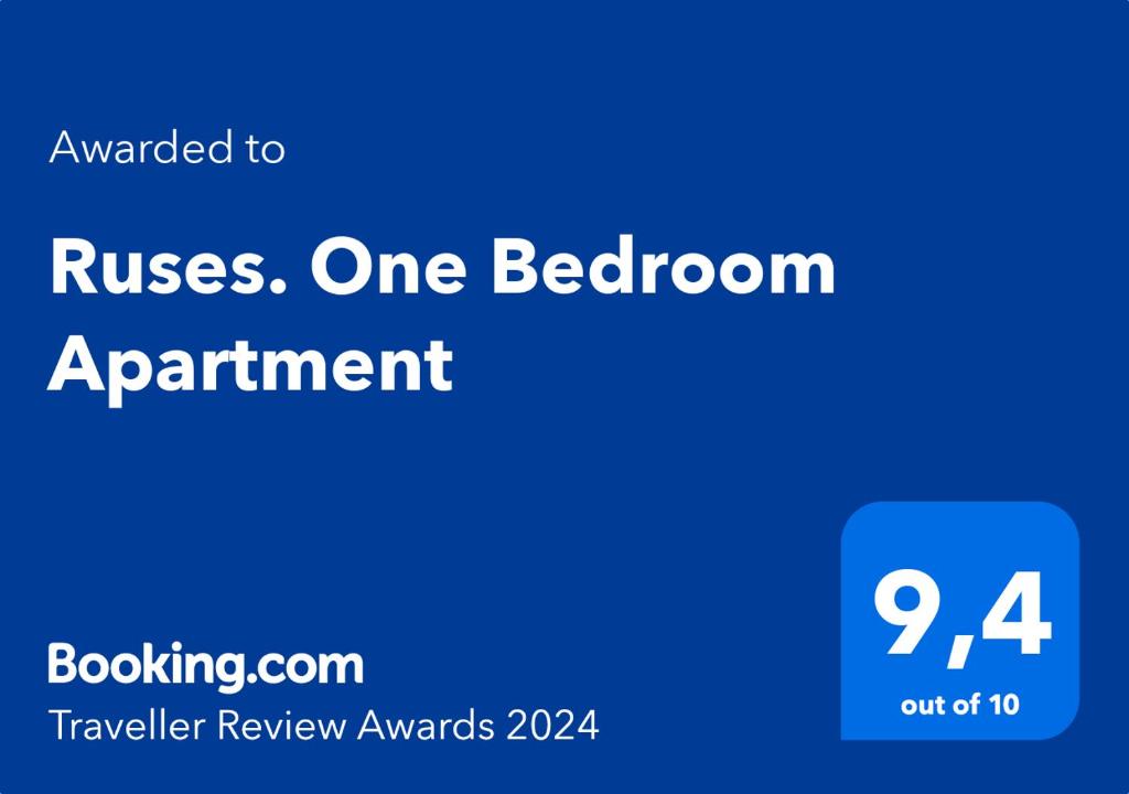 Ett certifikat, pris eller annat dokument som visas upp på Ruses. One Bedroom Apartment
