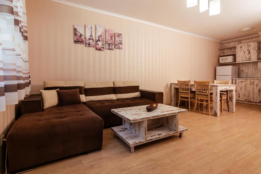 Posezení v ubytování Lake View Apartment