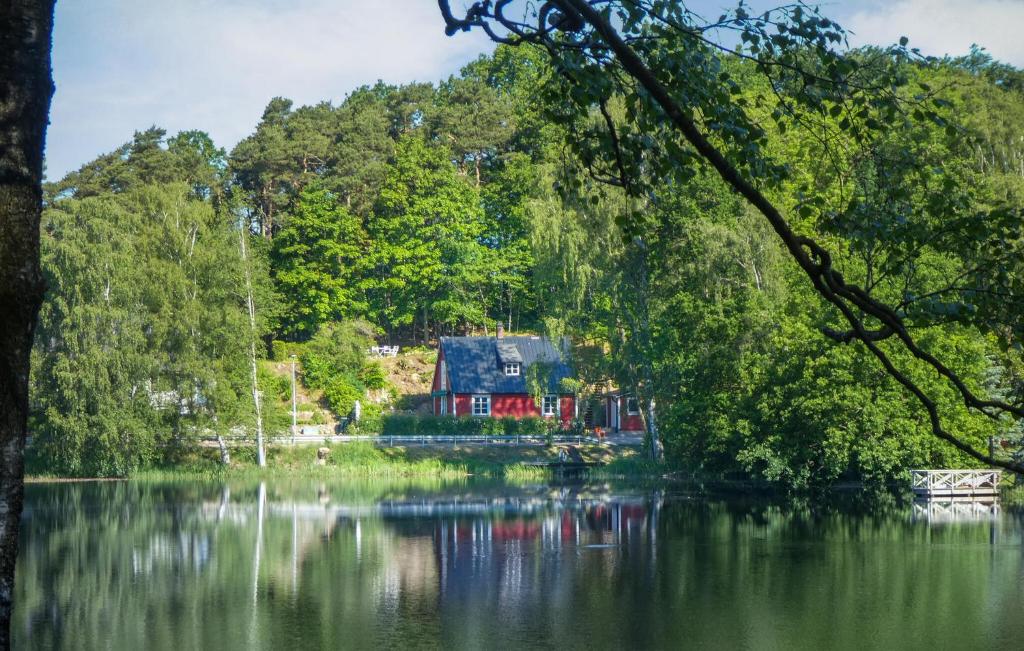 a house on the shore of a lake at Lovely Home In Munka-ljungby With Wifi in Munka-Ljungby