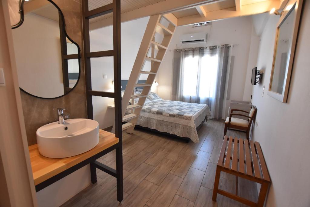 Postel nebo postele na pokoji v ubytování Rodakas Hotel