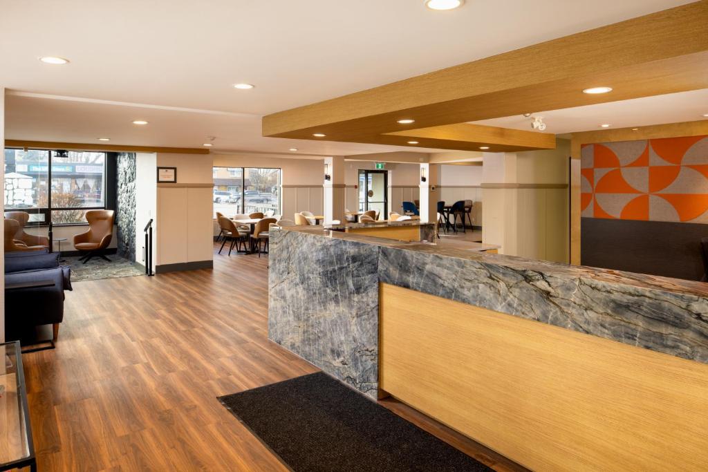 a lobby with a stone counter and a living room at Stonecroft Inn in Windsor