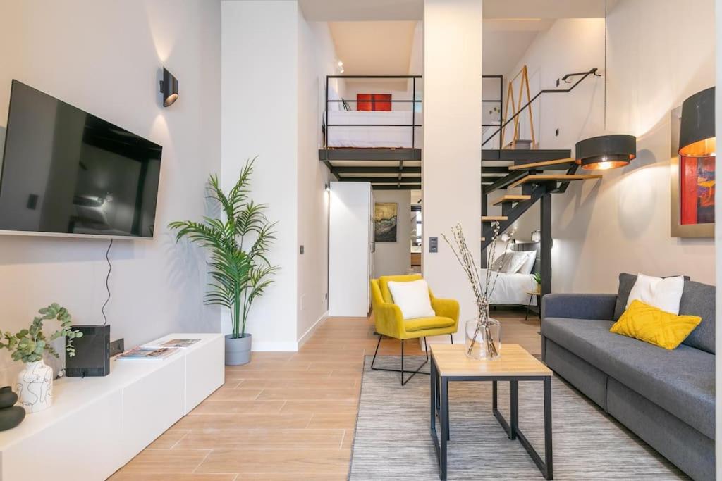 a living room with a couch and a tv at Precioso dúplex en zona Vista Alegre en Madrid in Madrid
