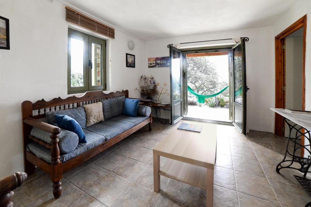 Posezení v ubytování RURAL GUEST HOUSE, quiet stay in nature with Sea view