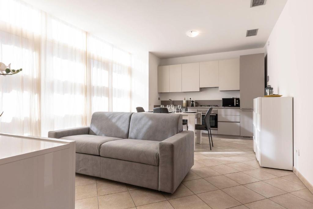 a living room with a couch and a kitchen at Angelico Modern Living in Florence
