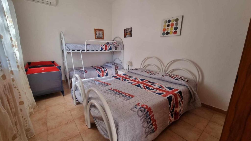 Posteľ alebo postele v izbe v ubytovaní Villa immersa nel verde dell Etna
