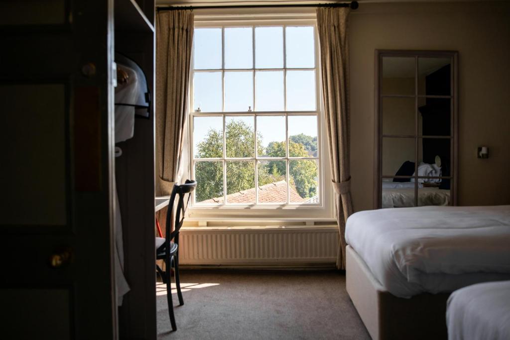 The White Lion - Deluxe Twin Room