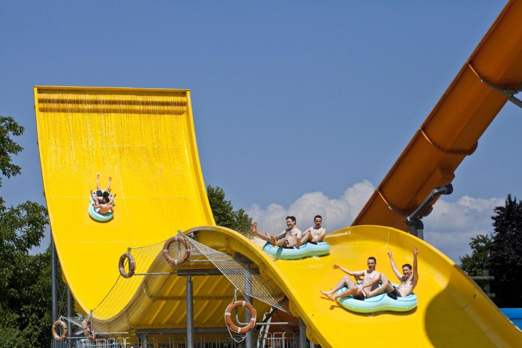 Aquapark v luxury tent nebo okolí