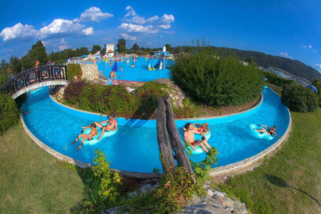 Bazén v ubytování Glamping Terme Čatež nebo v jeho okolí