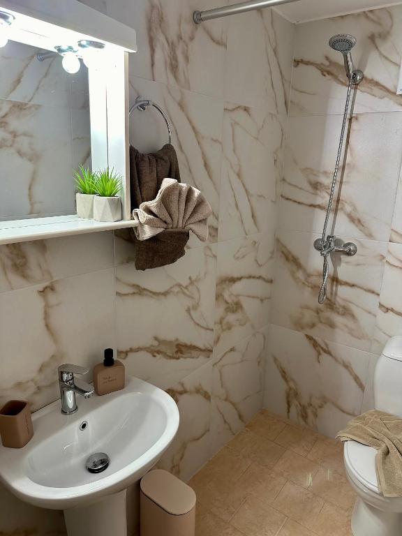 Ванная комната в Anemos Villa Stegna