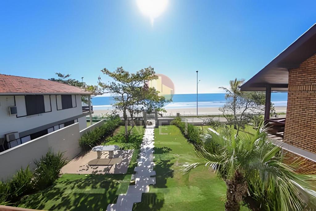 Apartamento beira mar na parte Central de Bombas - Housity