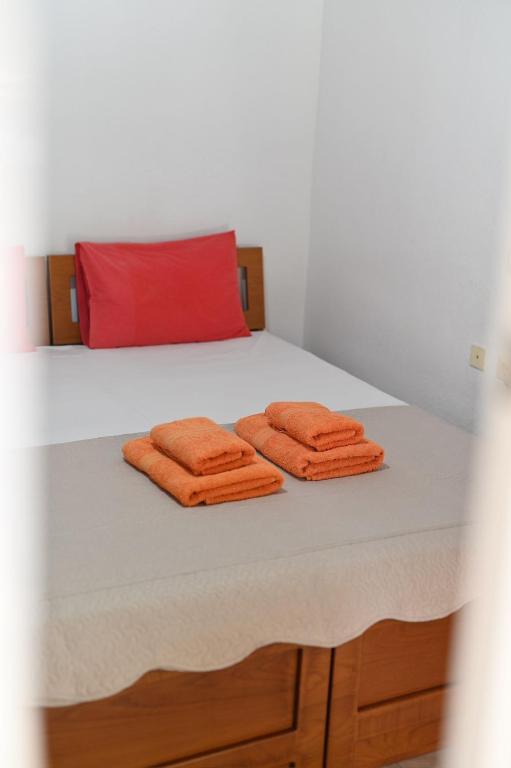 A bed or beds in a room at Guesthouse Agnandi