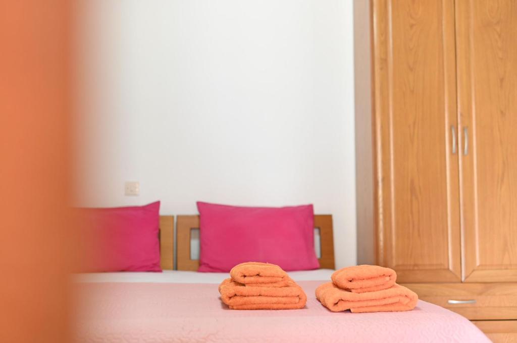 A bed or beds in a room at Guesthouse Agnandi