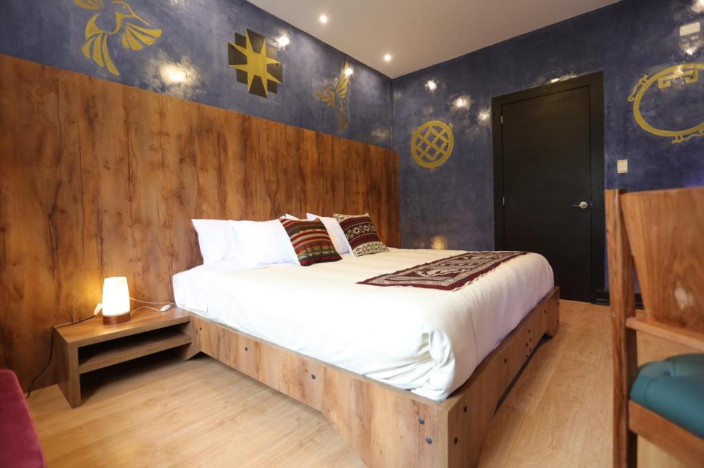 Postel nebo postele na pokoji v ubytování Chakana Hotel Boutique Mariscal