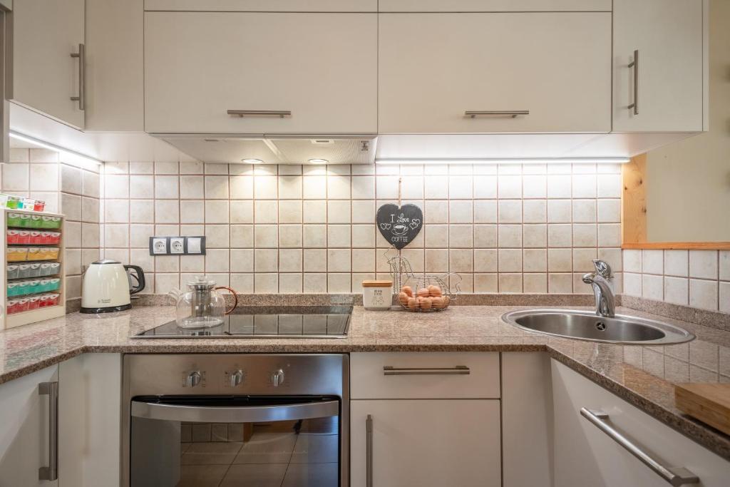 Kuchyň nebo kuchyňský kout v ubytování UNIQUE 57m2 Terraza BBQ vista mágica10