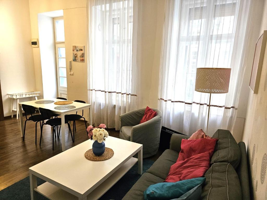 Modern 2 Bedrooms Flat in the Center 1074 Budapest, 3a Vörösmarty utca kép - 1