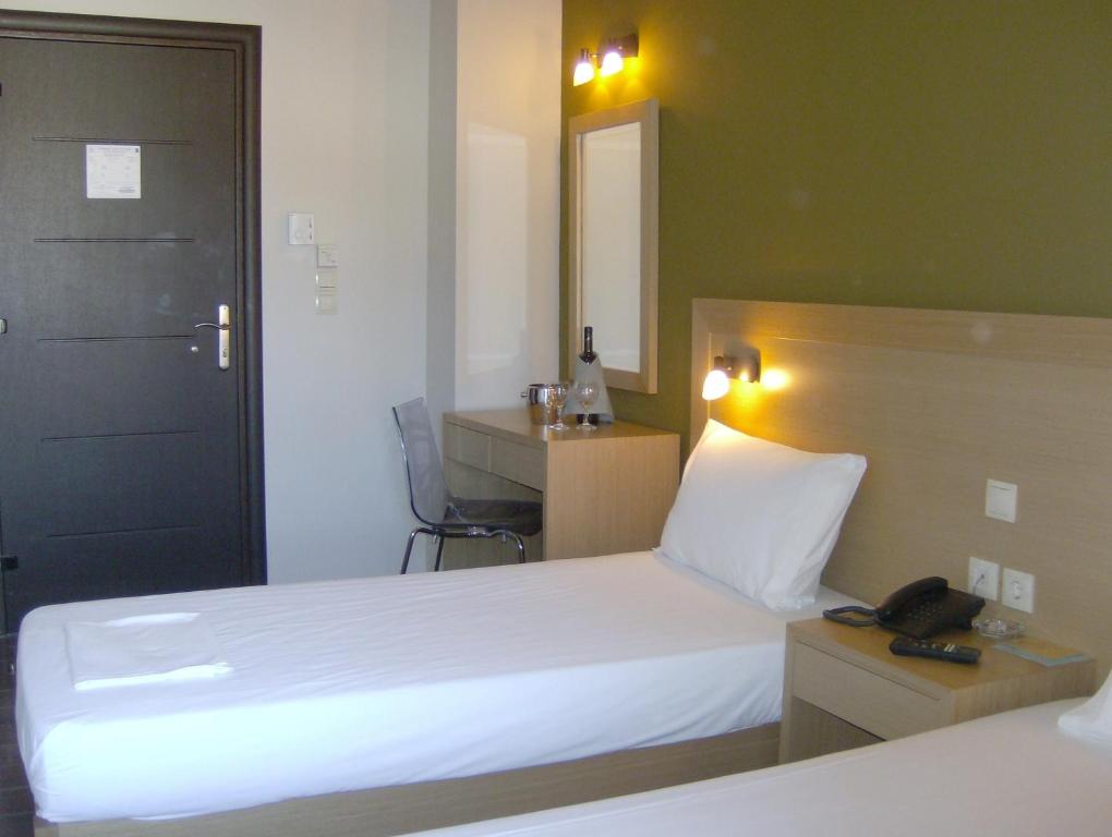 Postel nebo postele na pokoji v ubytování Ionion Hotel