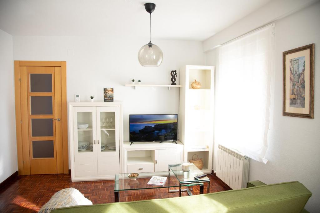 A television and/or entertainment centre at Alojamiento Turistico Zamora 58