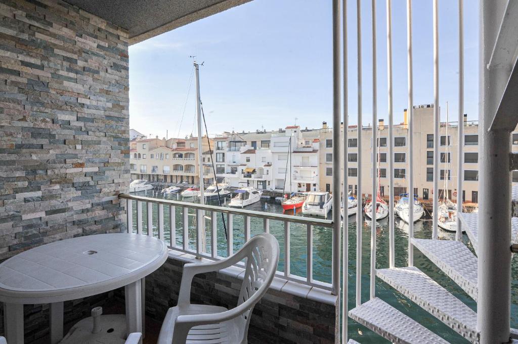 WELCS APARTAMENTO 118 EMP con vistas al canal