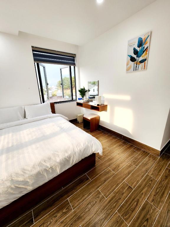 Happy Bun Hotel Da Lat - Habitación Cuádruple Con Balcón