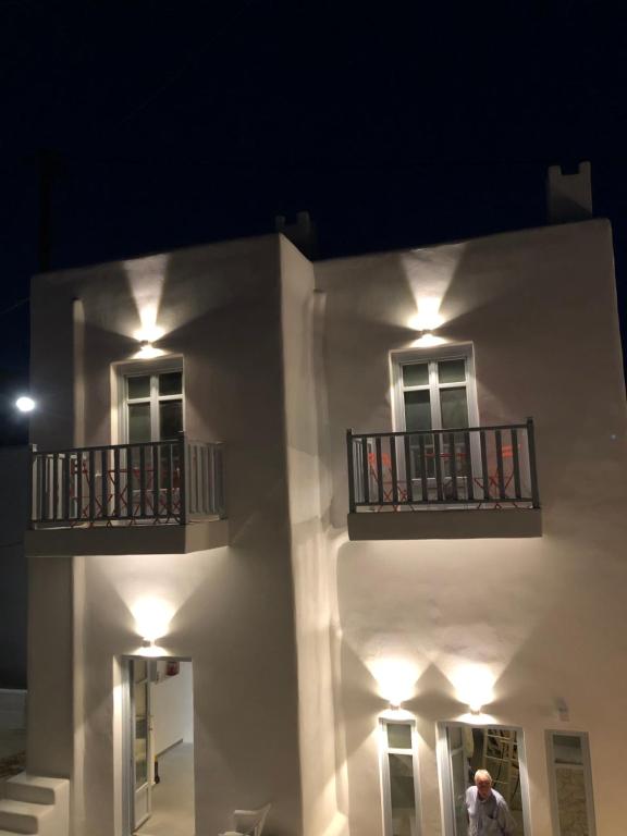 Balkón nebo terasa v ubytování Theros Apartments Donoussa