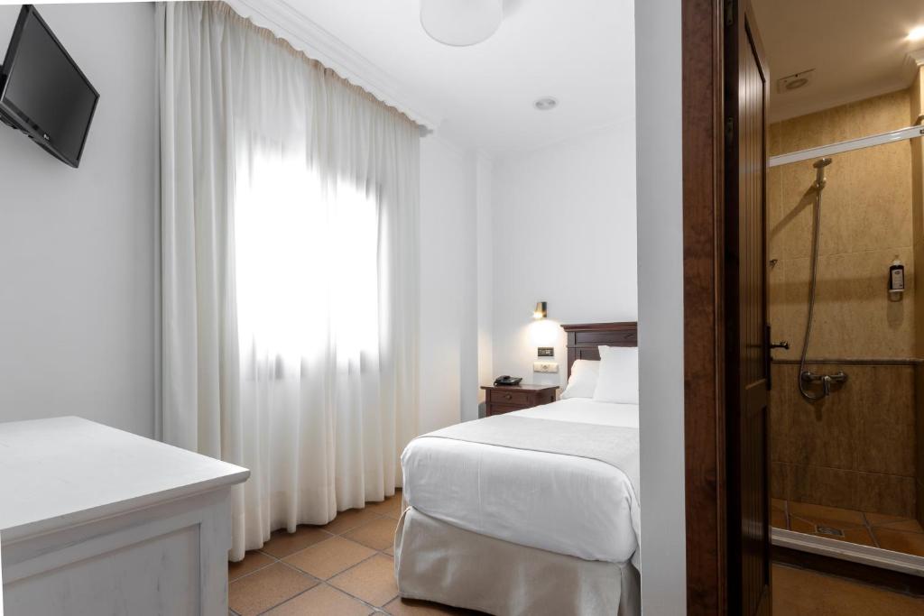 Hostal La Muralla - 11