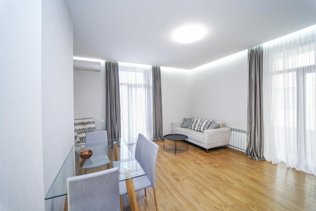 لابی و فضای عمومی Luxury apartment with balcony on avenue Melikishvili, city center - تصویر ۵