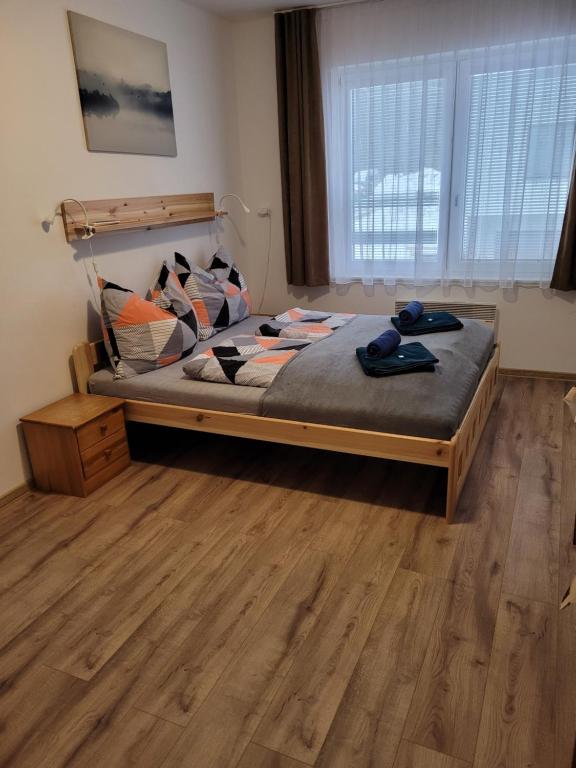 Postel nebo postele na pokoji v ubytování Apartmány 009