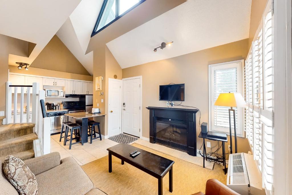 TV a/nebo společenská místnost v ubytování Condo 710 at North Creek Resort