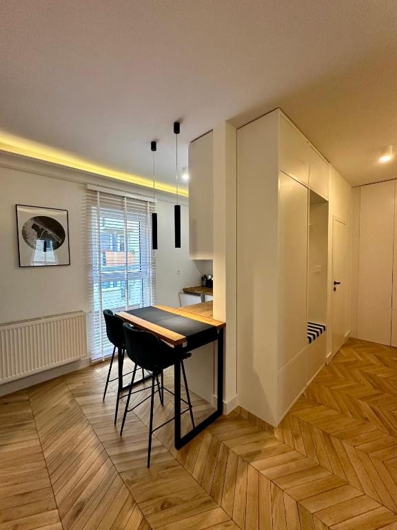 a kitchen with a table and a dining room at Apartament Kaszubska Bryza in Hel