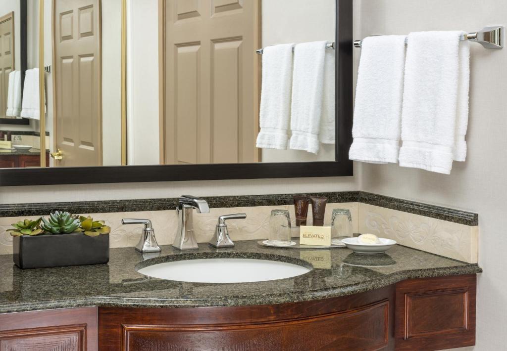 Ayres Hotel Anaheim photo