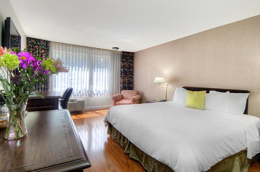 Days Inn & Suites by Wyndham Mountain View photo