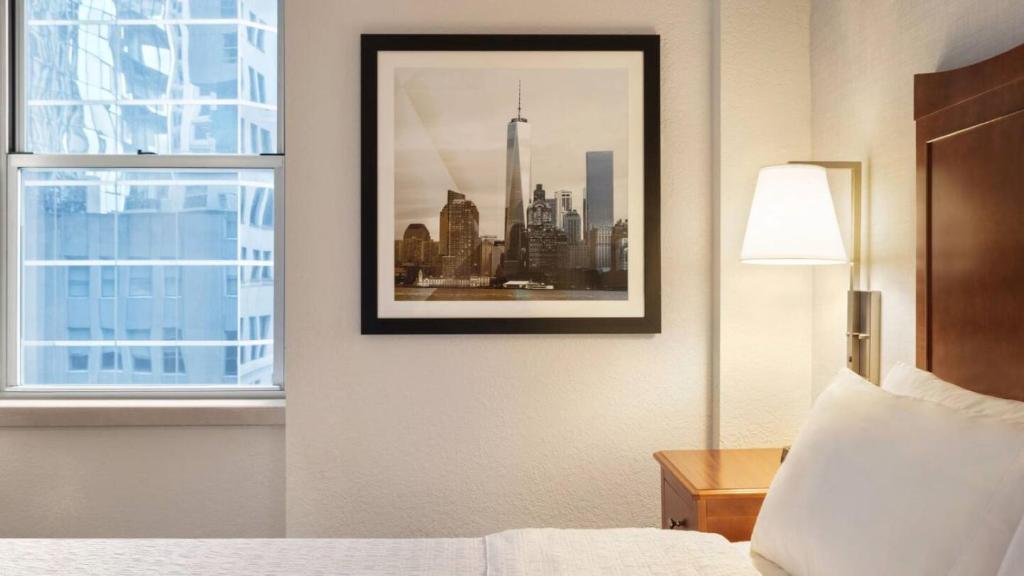 Hampton Inn Manhattan/Downtown- Financial District - King Room - Non-Smoking
