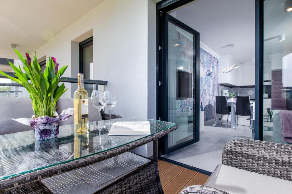 Zdjęcie z galerii obiektu Apartament LAWENDOWY Gardenia Dziwnów z widokiem na morze EPapartamenty w Dziwnowie