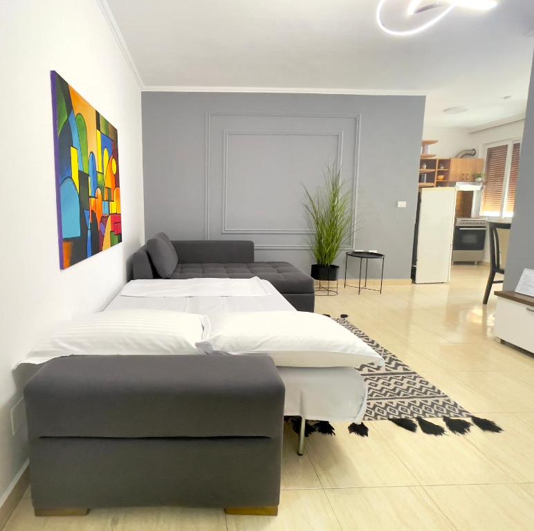 Maris Apartment - Image 2